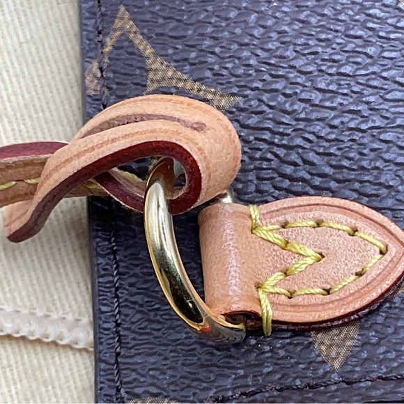 Louis Vuitton Neverfull Pouch - Picture 7 of 15